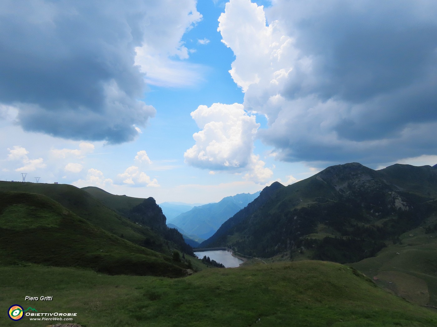 72 Nuvole minacciose anche sul Lago di Valmora.JPG